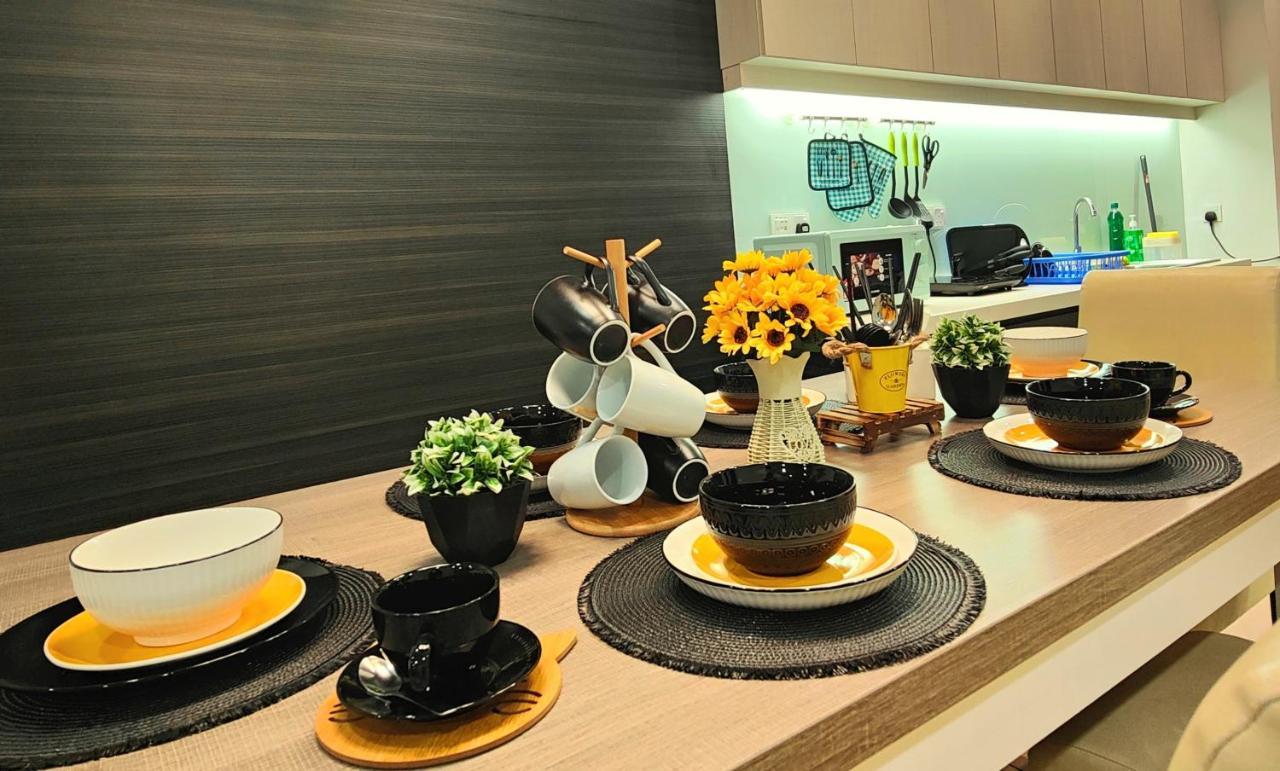 Modern Octagon 5-7 Pax Free Parking By Empire Apartment