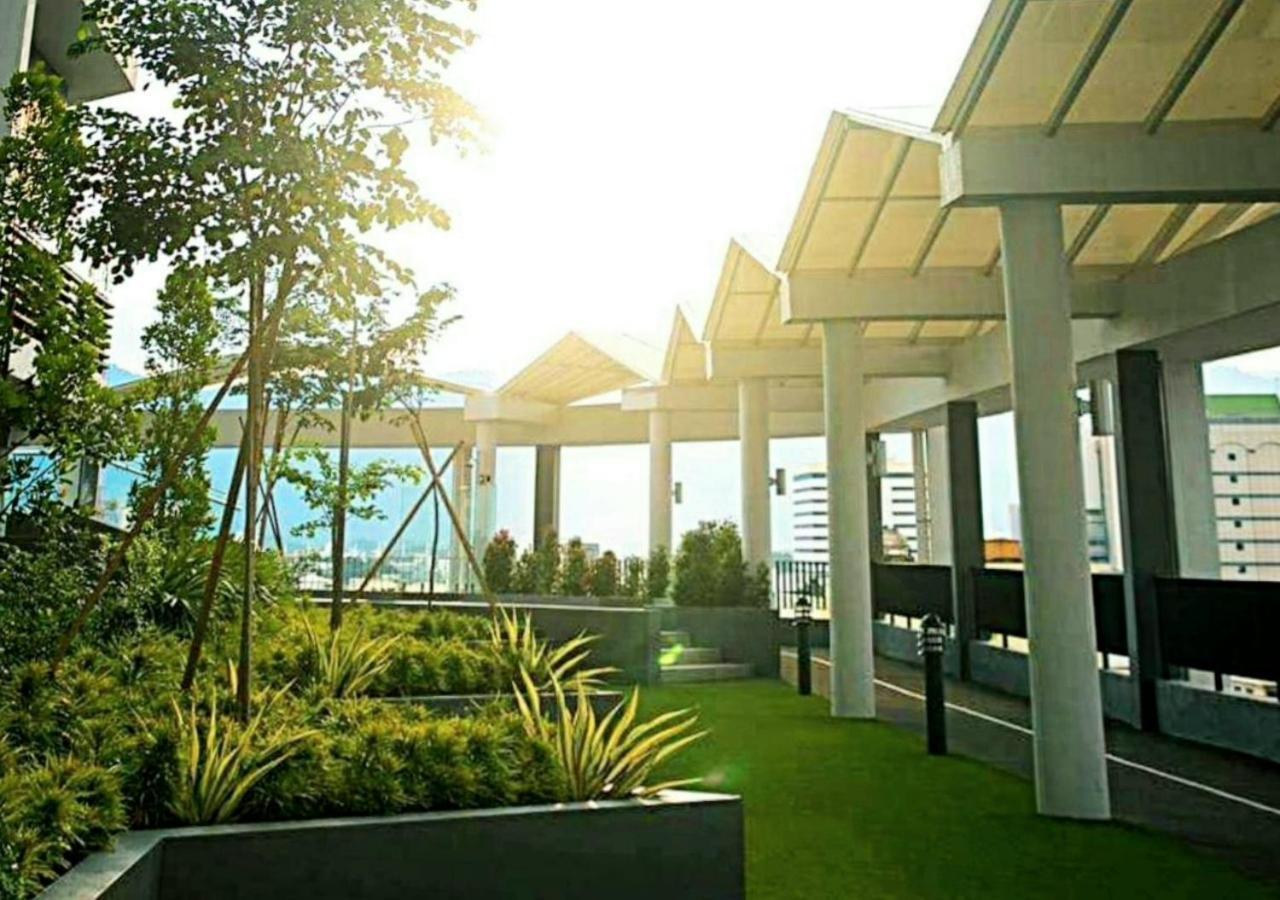 Modern Octagon 5-7 Pax Free Parking By Empire Ipoh
