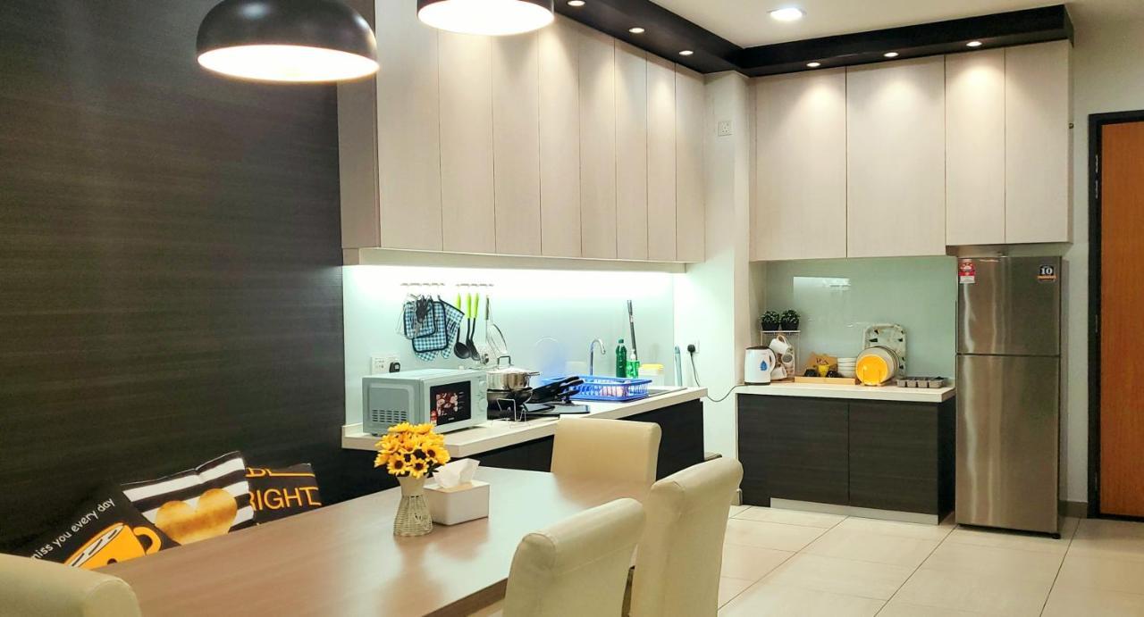 Modern Octagon 5-7 Pax Free Parking By Empire Ipoh